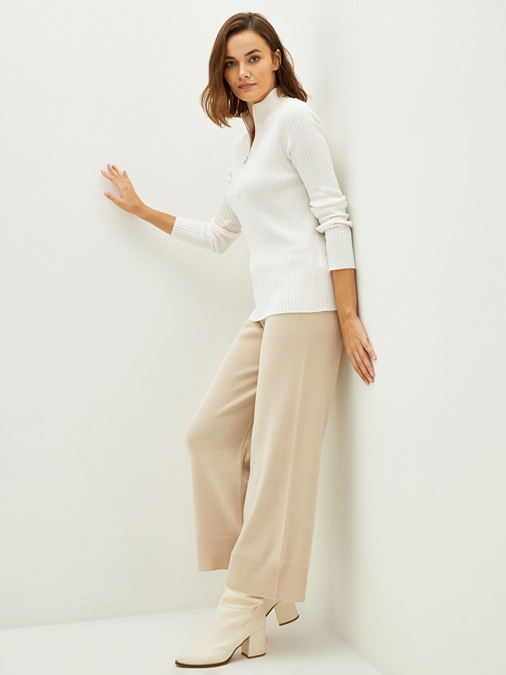 LCWAIKIKI Classic Elastic Waist Narrow Fit Wide Leg Women's Knitwear Pants -W1I415Z8-R9J