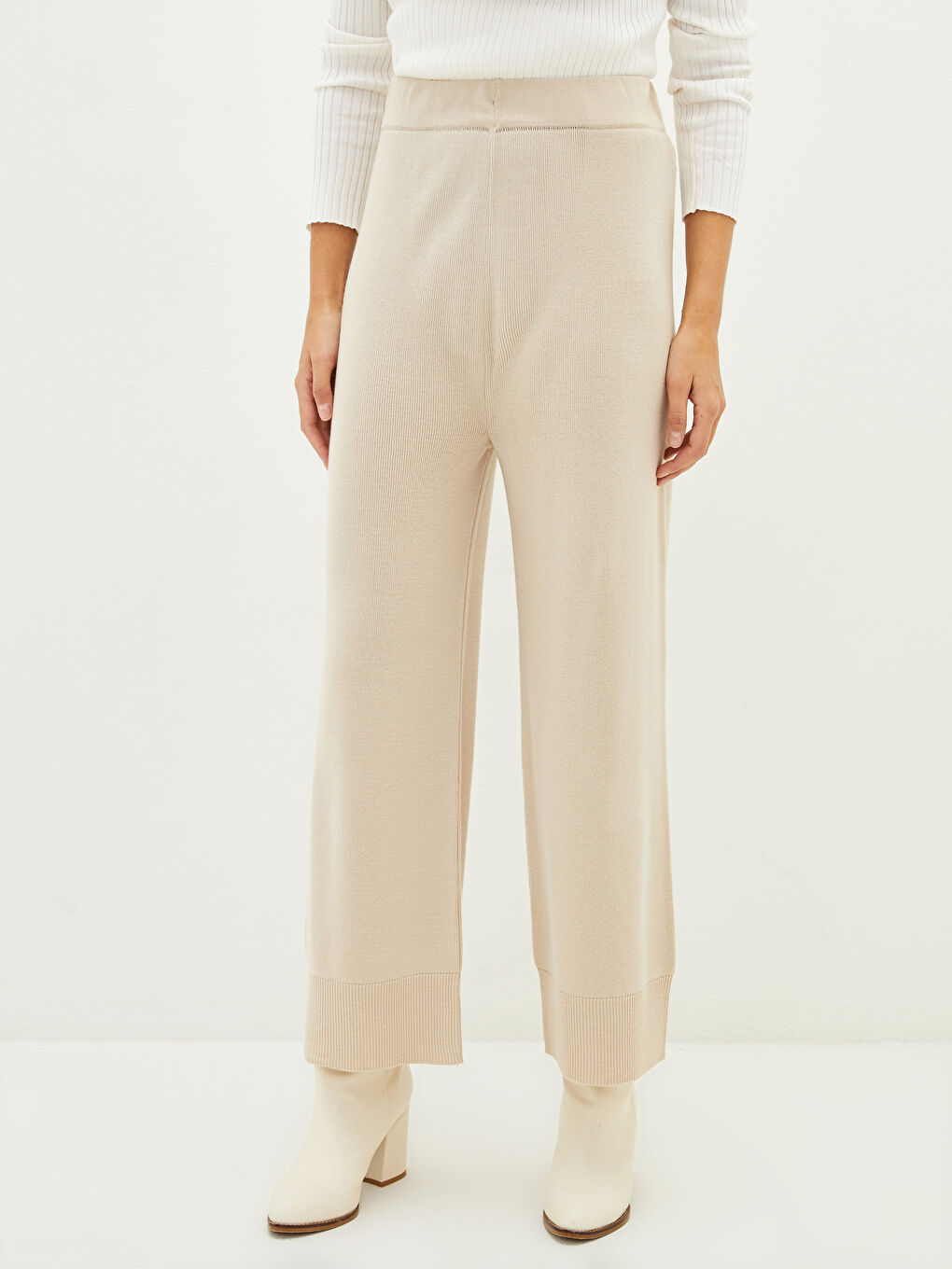 LCWAIKIKI Classic Elastic Waist Narrow Fit Wide Leg Women's Knitwear Pants -W1I415Z8-R9J