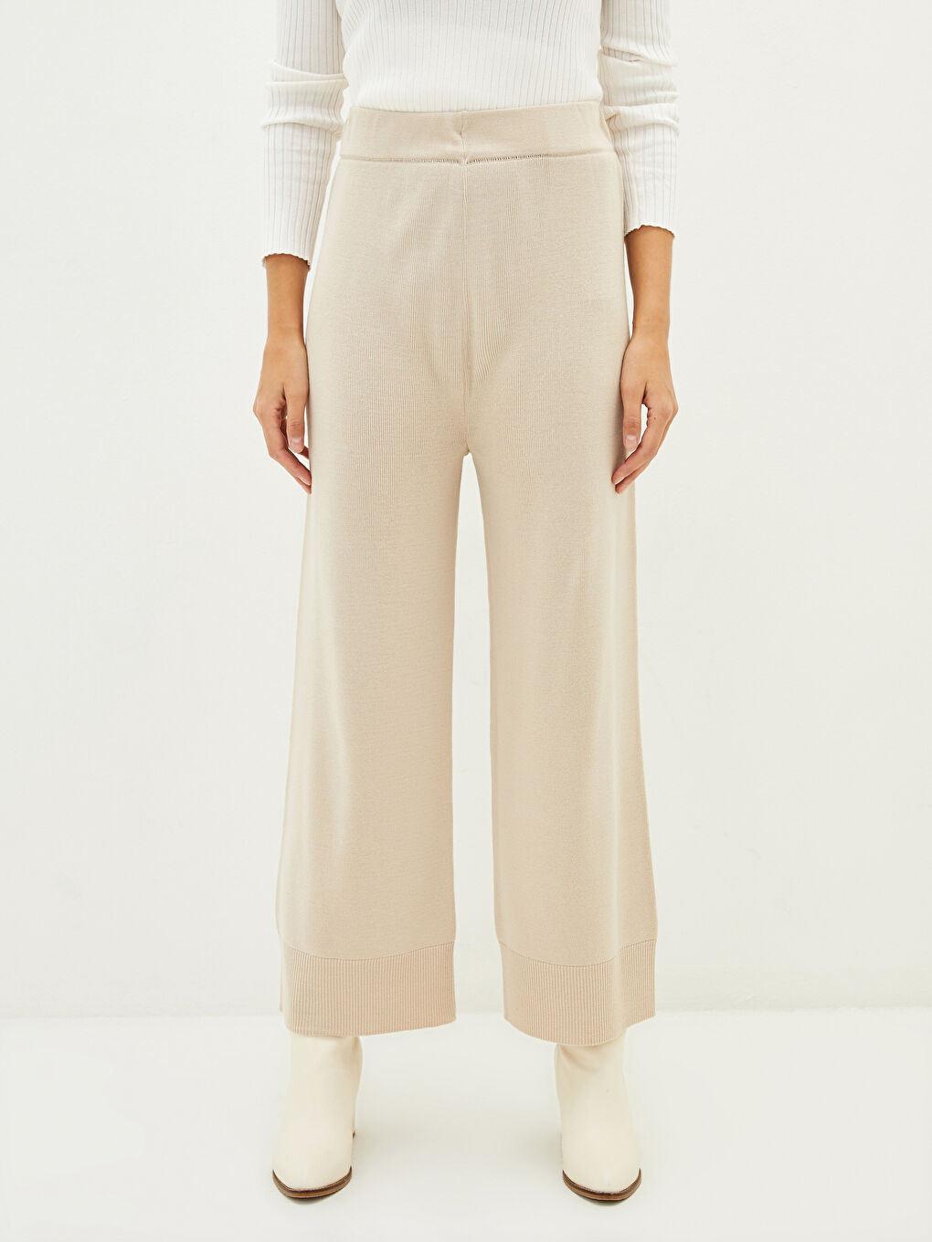 LCWAIKIKI Classic Elastic Waist Narrow Fit Wide Leg Women's Knitwear Pants -W1I415Z8-R9J