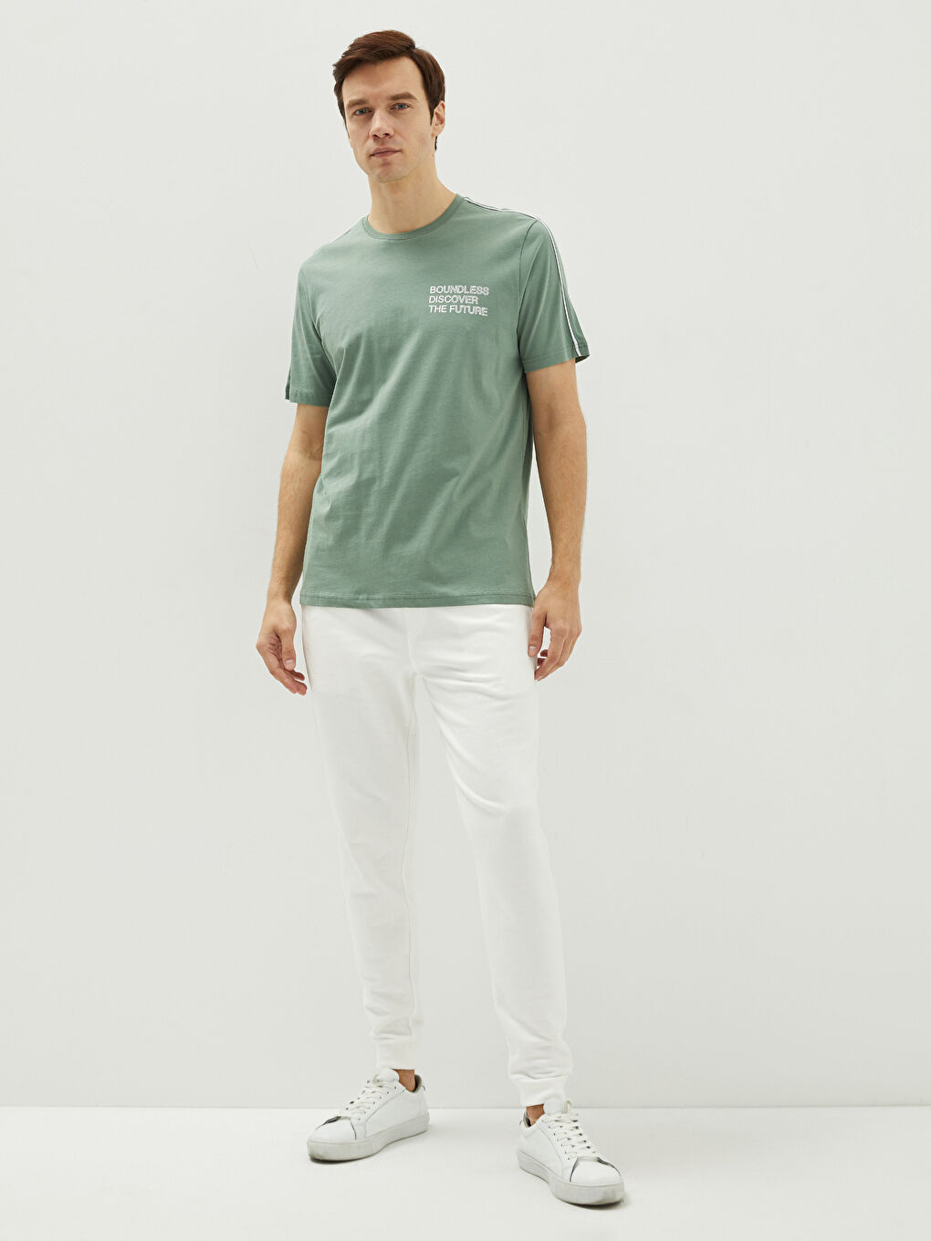 Ерлерге арналған трикотаж дөңгелек жағалы қысқа жең принтті мақта футболка-2