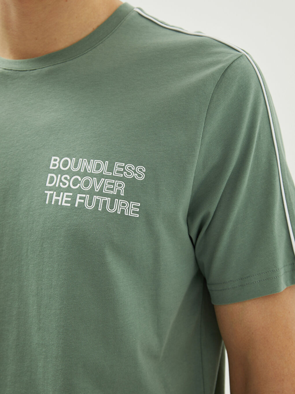 Ерлерге арналған трикотаж дөңгелек жағалы қысқа жең принтті мақта футболка-3