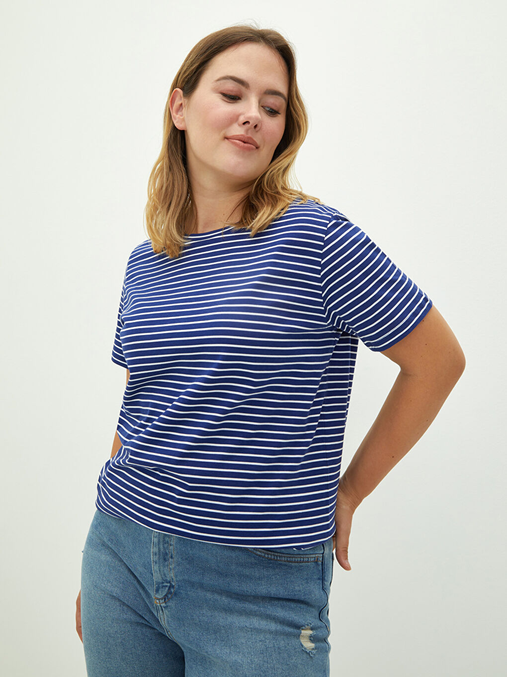 Lacivert Büyük Beden Bisiklet Yaka Çizgili Kısa Kollu Pamuklu Kadın Tişört-1