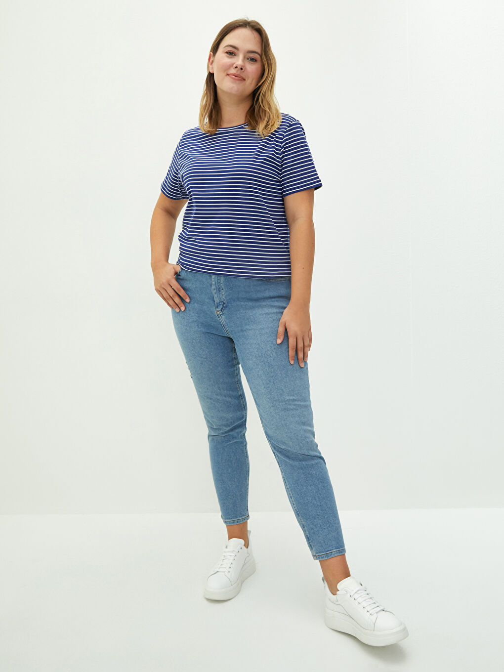 Lacivert Büyük Beden Bisiklet Yaka Çizgili Kısa Kollu Pamuklu Kadın Tişört-2