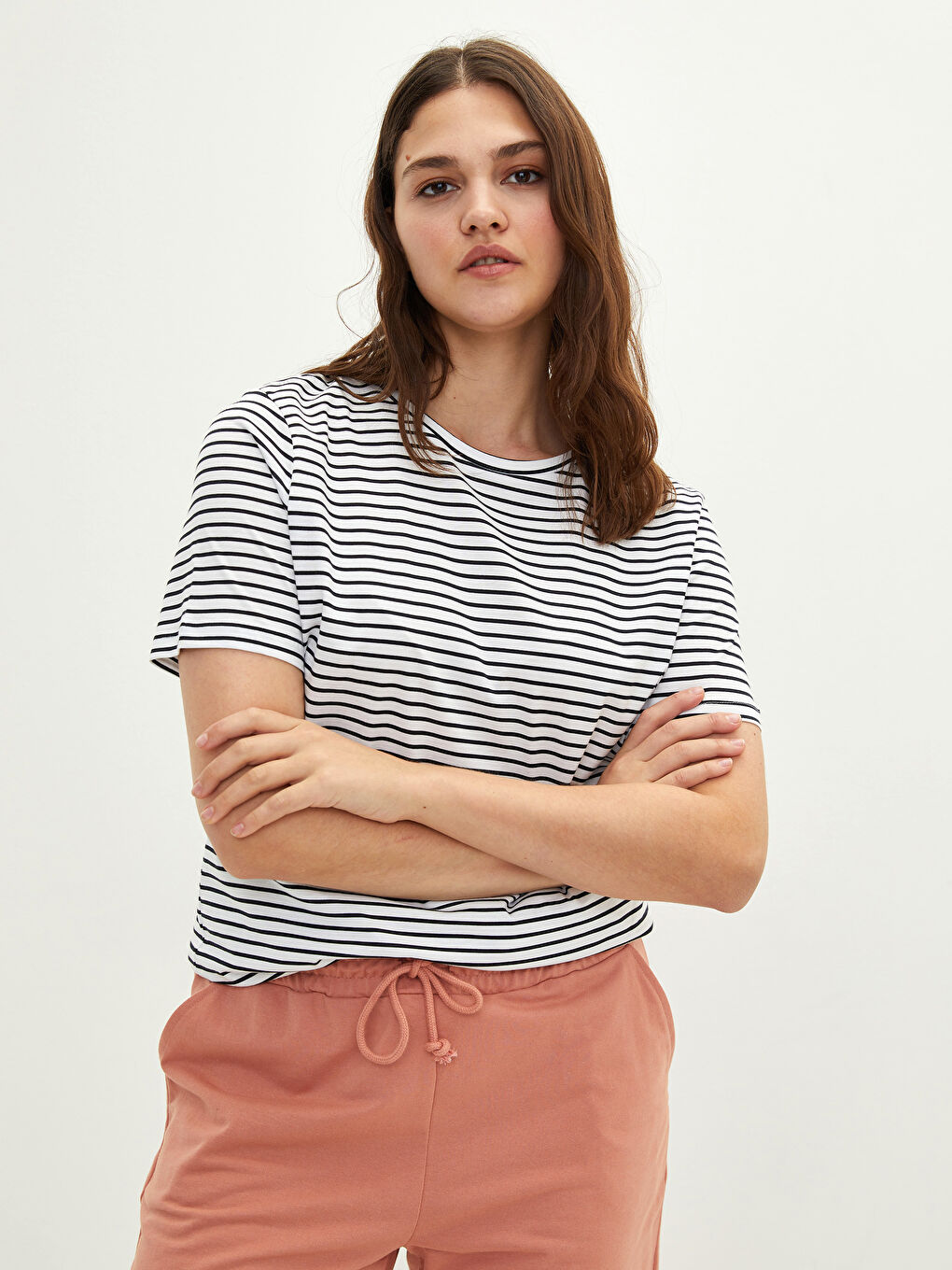 Siyah Büyük Beden Bisiklet Yaka Çizgili Kısa Kollu Pamuklu Kadın Tişört