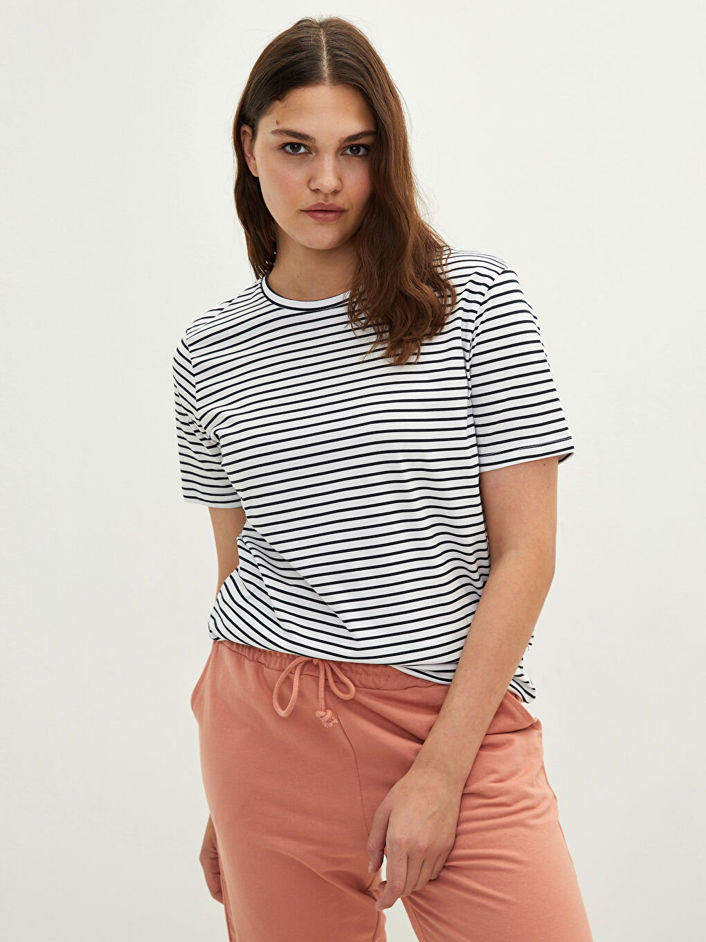 Siyah Büyük Beden Bisiklet Yaka Çizgili Kısa Kollu Pamuklu Kadın Tişört-1