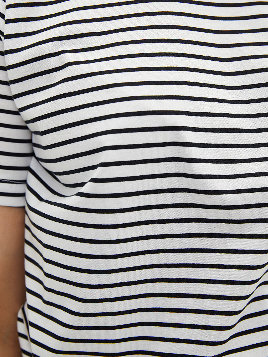 Siyah Büyük Beden Bisiklet Yaka Çizgili Kısa Kollu Pamuklu Kadın Tişört-2