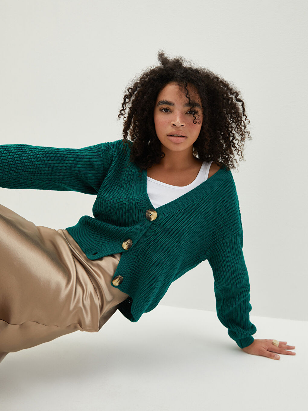 Yeşil V Yaka Düz Düğme Detaylı Uzun Kollu Kadın Triko Hırka