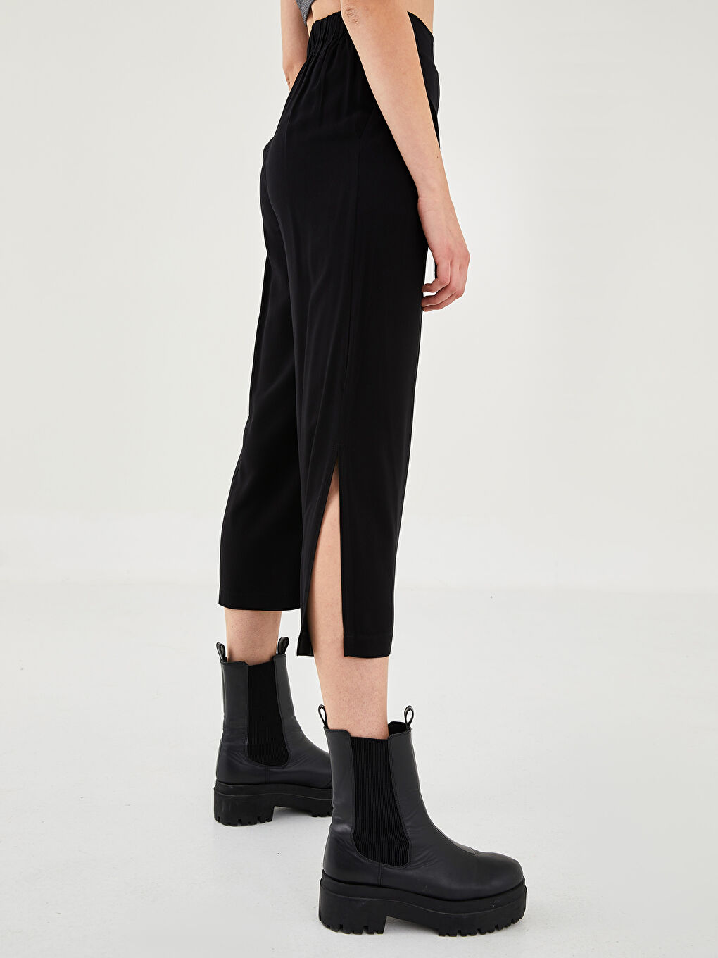 Панталони за Жени от Вискоза с Еластична Талия, Прави Крачоли и Детайлни Джобове-2