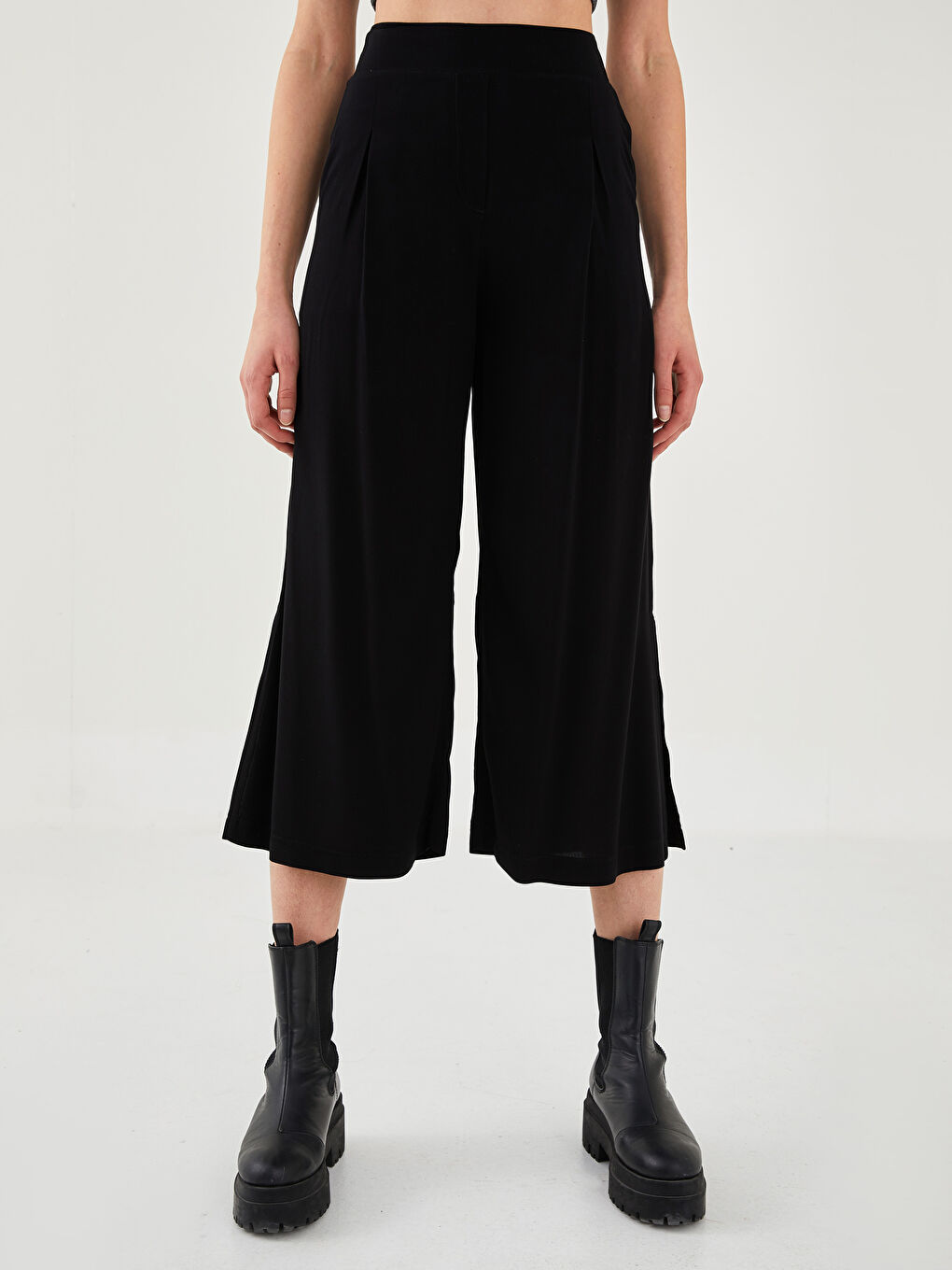 Панталони за Жени от Вискоза с Еластична Талия, Прави Крачоли и Детайлни Джобове-3