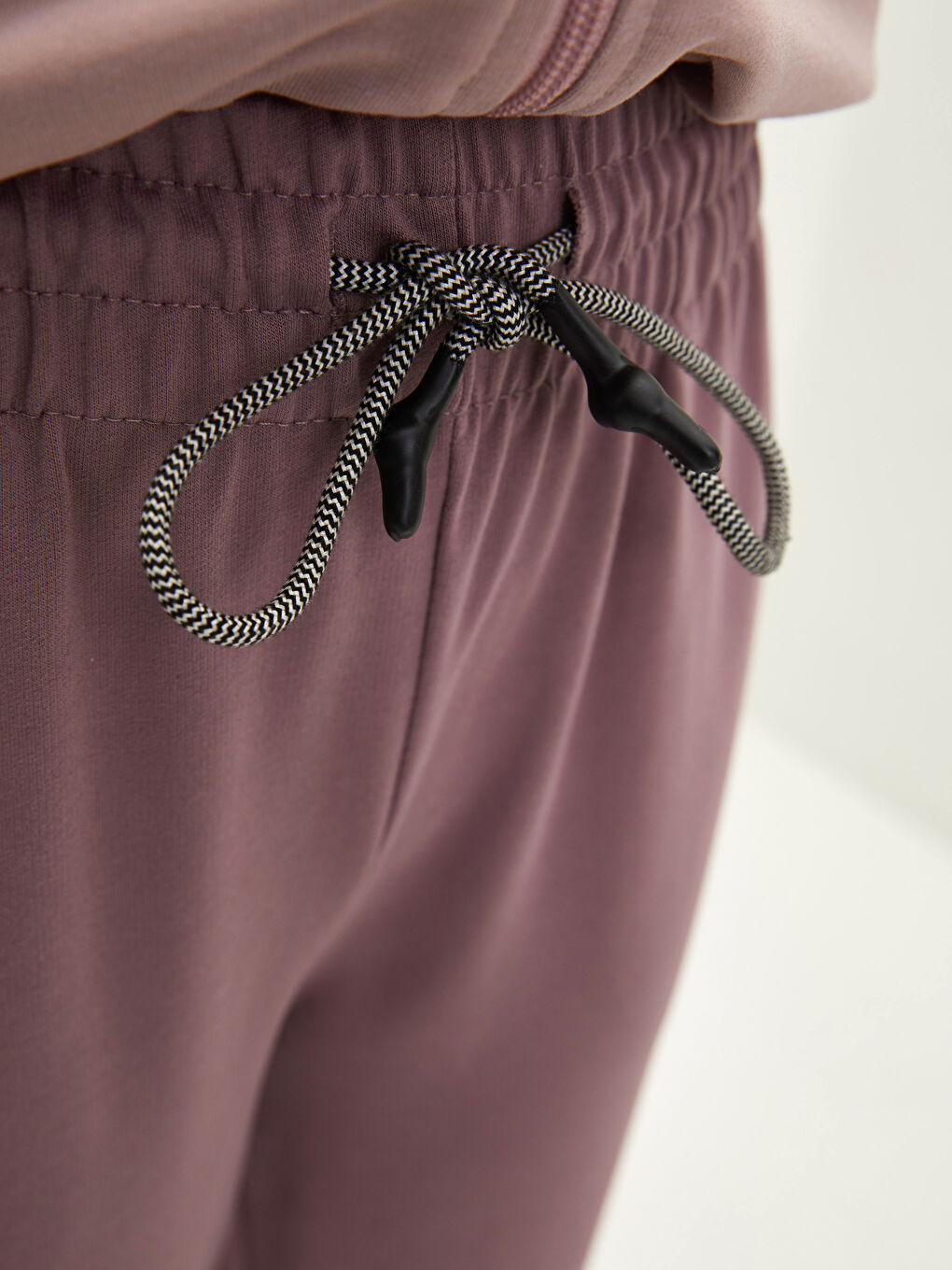 Женские спортивные штаны с эластичной резинкой на талии и карманами-3