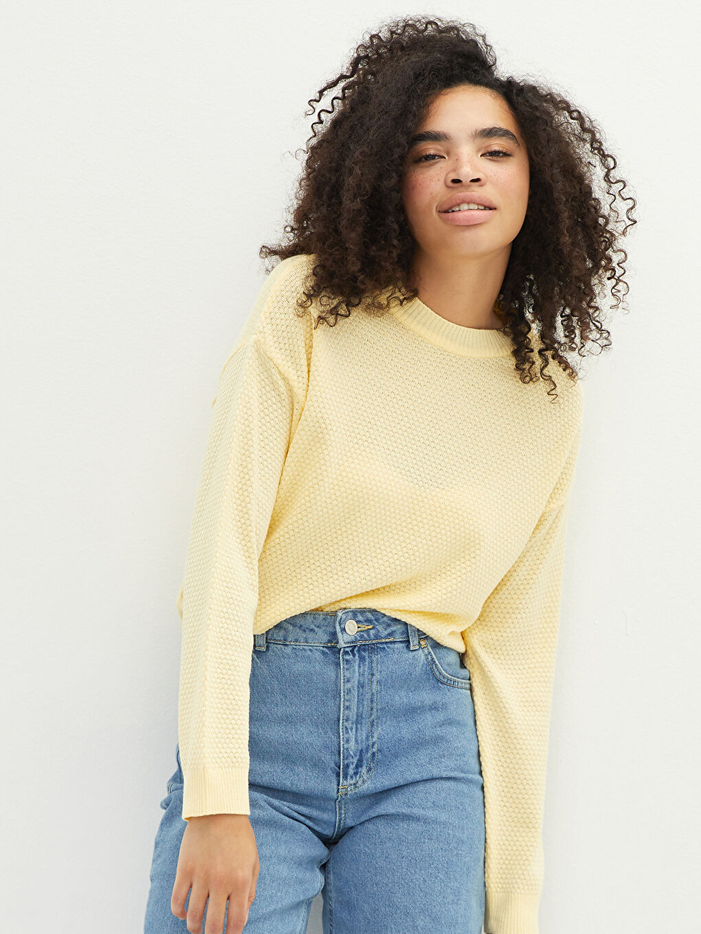 سترة تريكو سادة بياقة دائرية وأكمام طويلة للسيدات