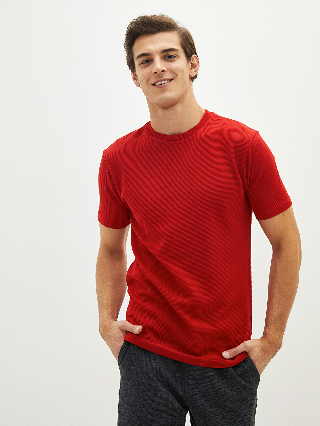 T-shirt E Thjeshtë Me Jakë Të Rrumbullakët Me Mëngë Të Shkurtra Për Burra