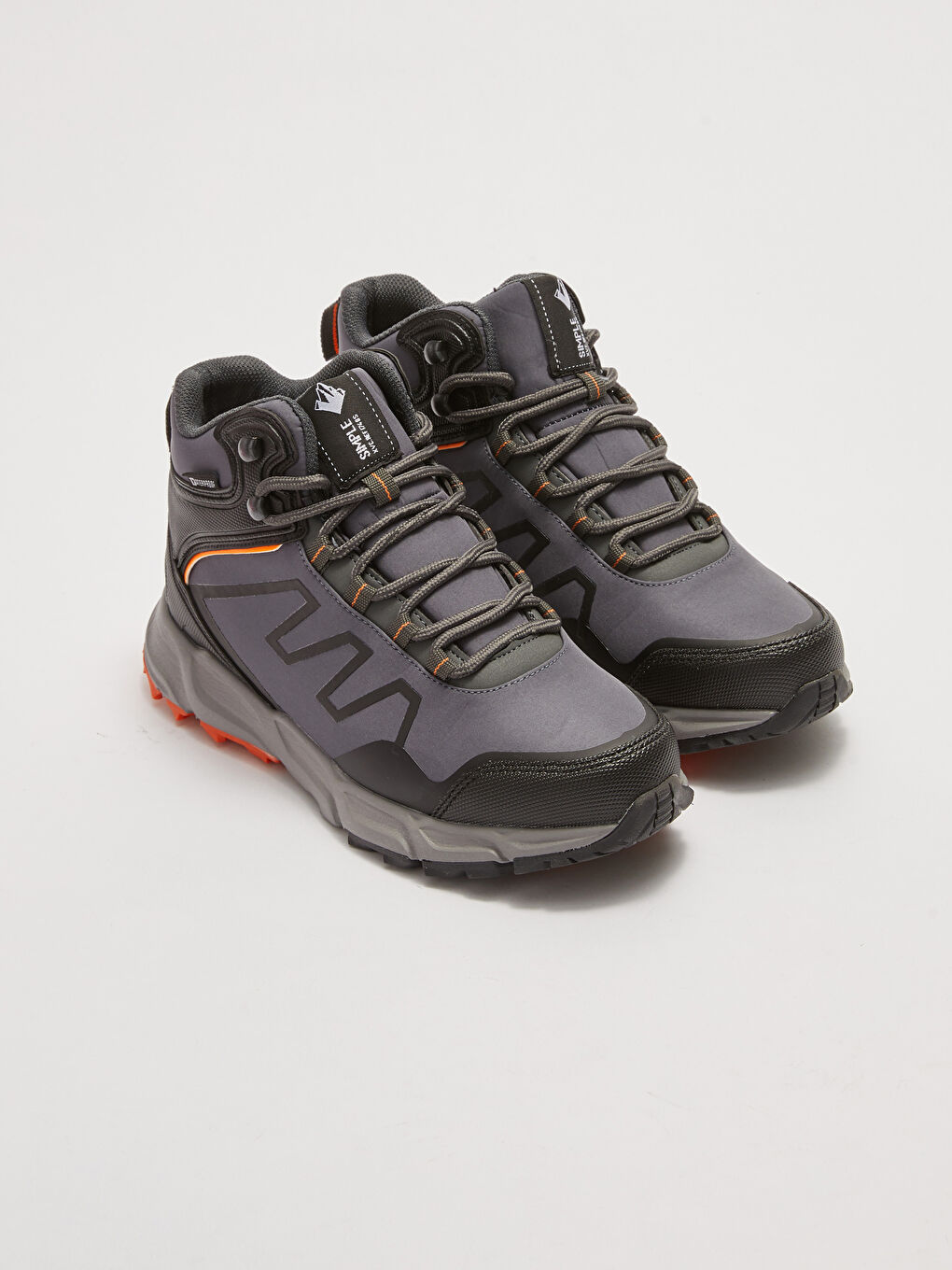 حذاء رجالي للمشي لمسافات طويلة مقاوم للماء بنعل سميك ورباط