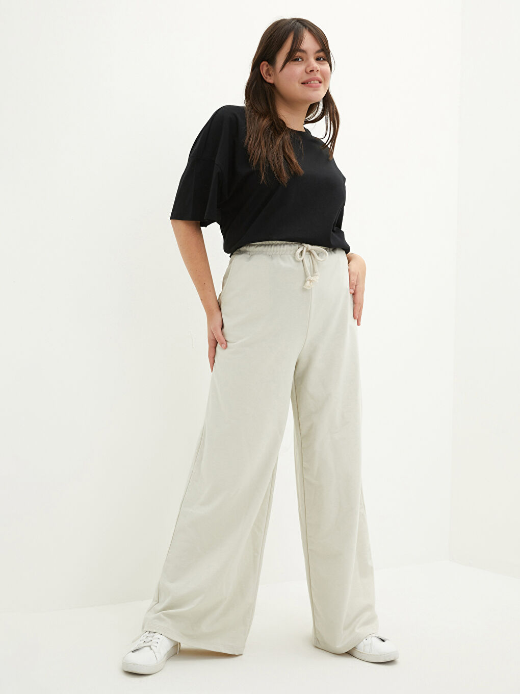 Plus Size Elastic Waist Straight Pocket Detailed Wide Leg Women's Sweatpants-1