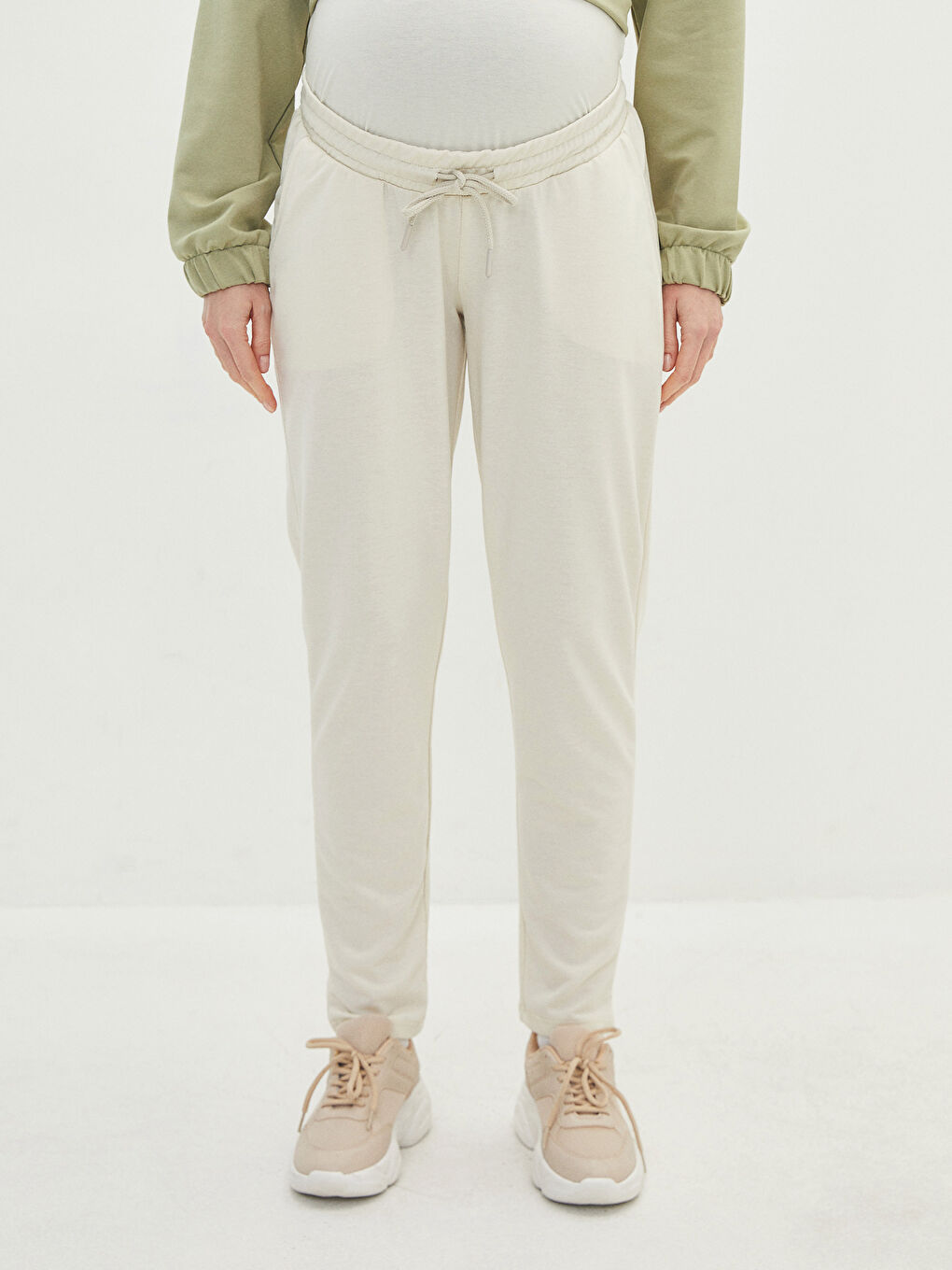 Спортивные Штаны для Беременных с Карманами и Поддерживающей Вставкой на Животе-7