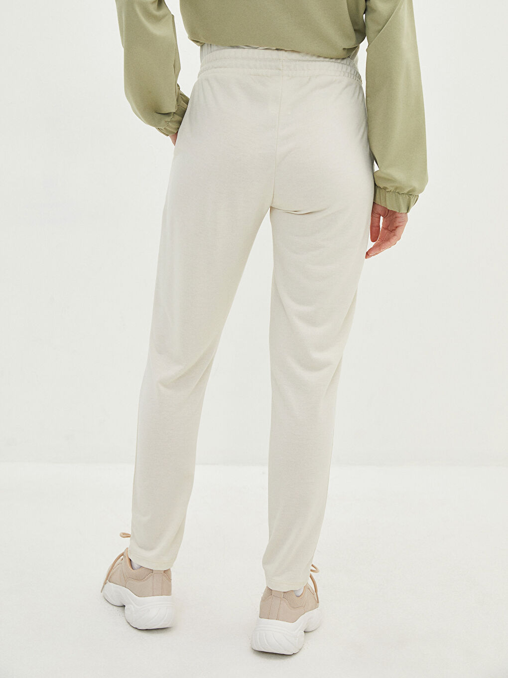 Спортивные Штаны для Беременных с Карманами и Поддерживающей Вставкой на Животе-9