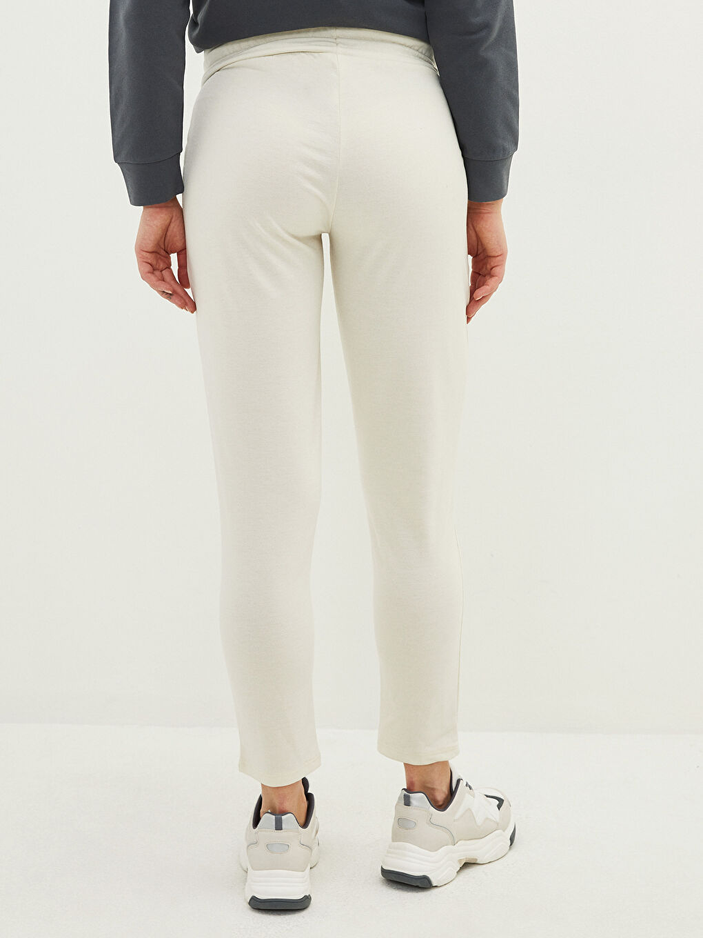 Спортивные Штаны для Беременных с Карманами и Поддерживающей Вставкой на Животе-6