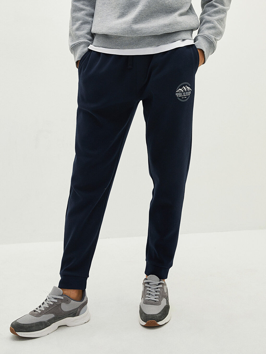 Standard Fit Men's Jogger Sweatpants -W1I760Z8-DWP - LC Waikiki