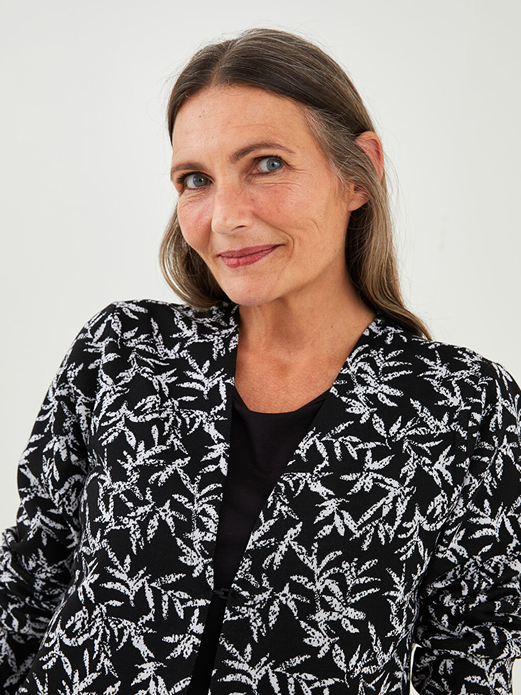 Siyah Bisiklet Yaka Desenli Uzun Kollu Kadın Tişört-1