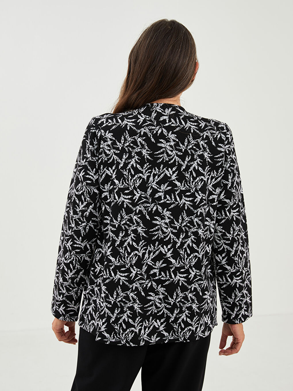 Siyah Bisiklet Yaka Desenli Uzun Kollu Kadın Tişört-4