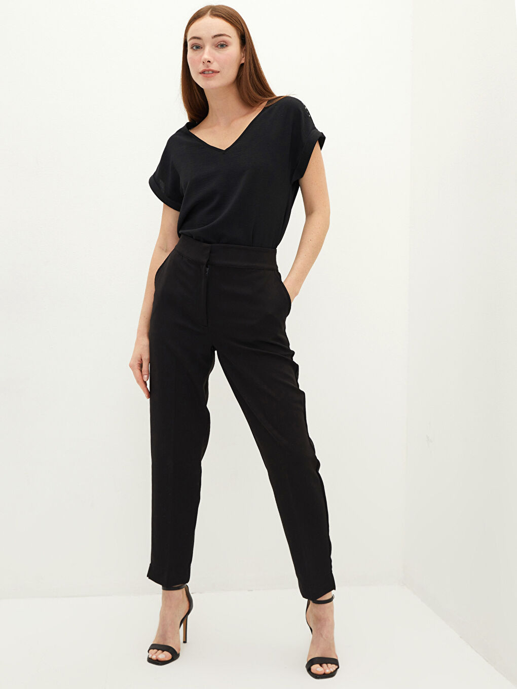 بنطلون جزر للنساء بقصة عادية وتفاصيل جيب-1