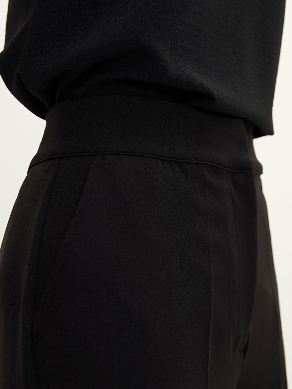 بنطلون جزر للنساء بقصة عادية وتفاصيل جيب-2