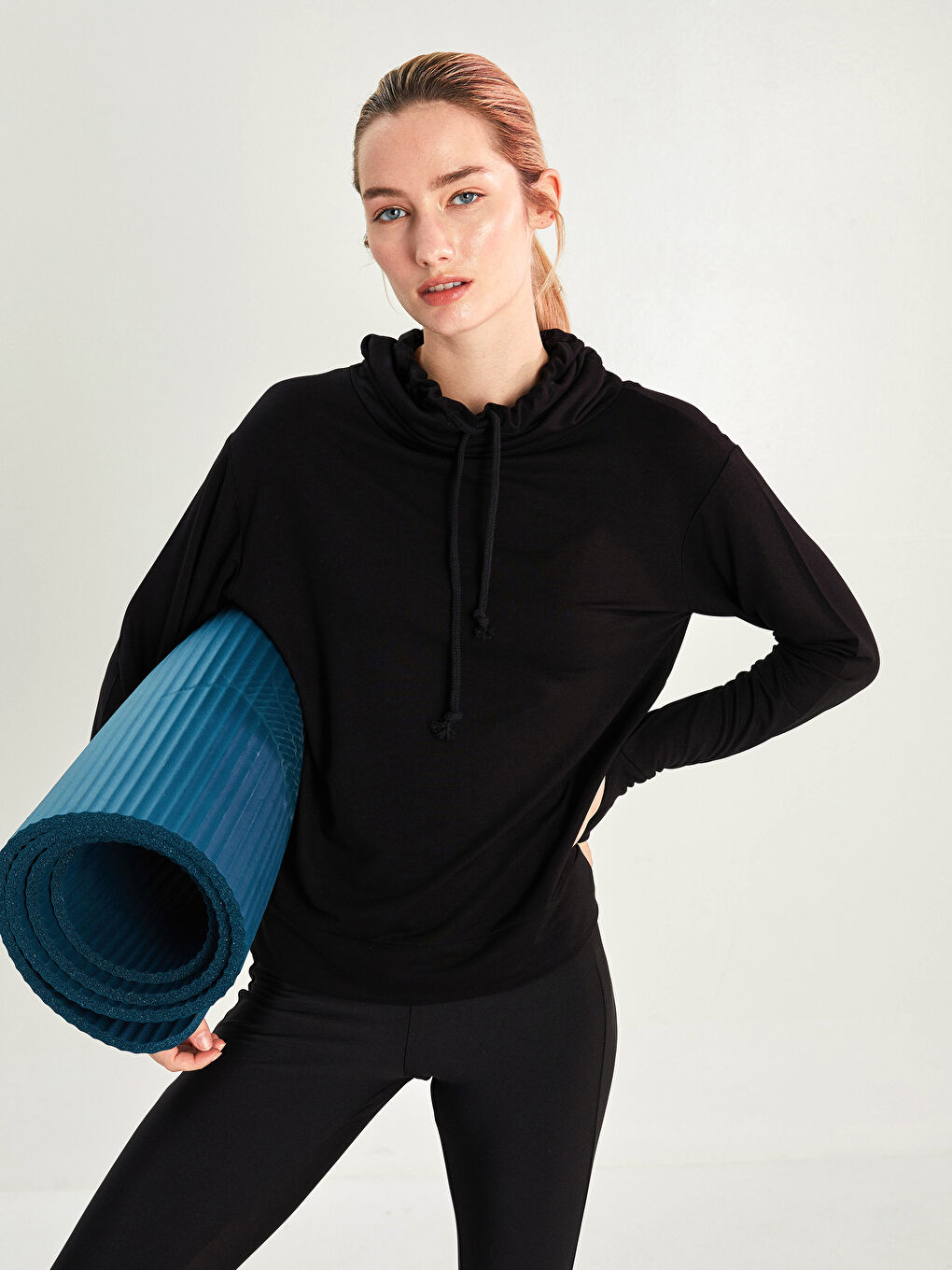 XSIDE ACTIVE Yeni Siyah Keşiş Yaka Düz Uzun Kollu Kadın Sweatshirt