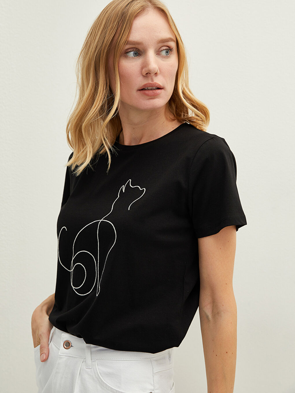 Siyah Bisiklet Yaka Baskılı Pamuklu Kadın Tişört-1