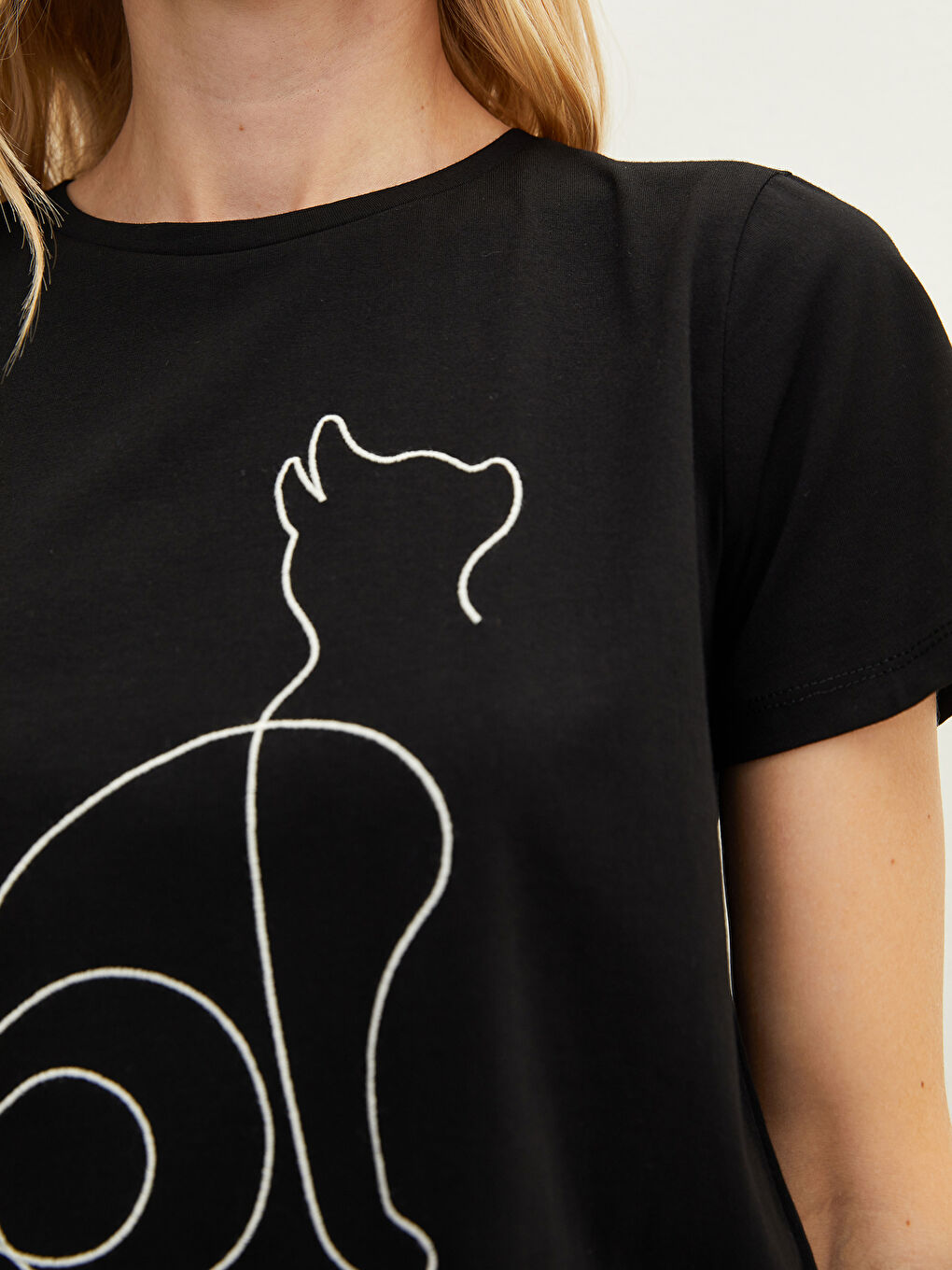 Siyah Bisiklet Yaka Baskılı Pamuklu Kadın Tişört-2