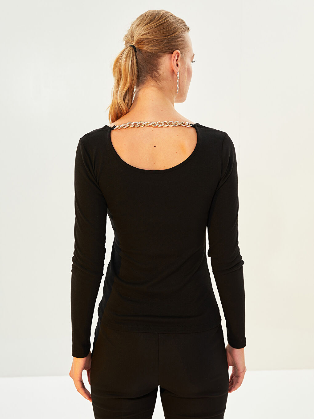 LCWAIKIKI Basic U-Ausschnitt Gerade Langarm Camisole T-Shirt für Damen -W1I849Z8-CVL