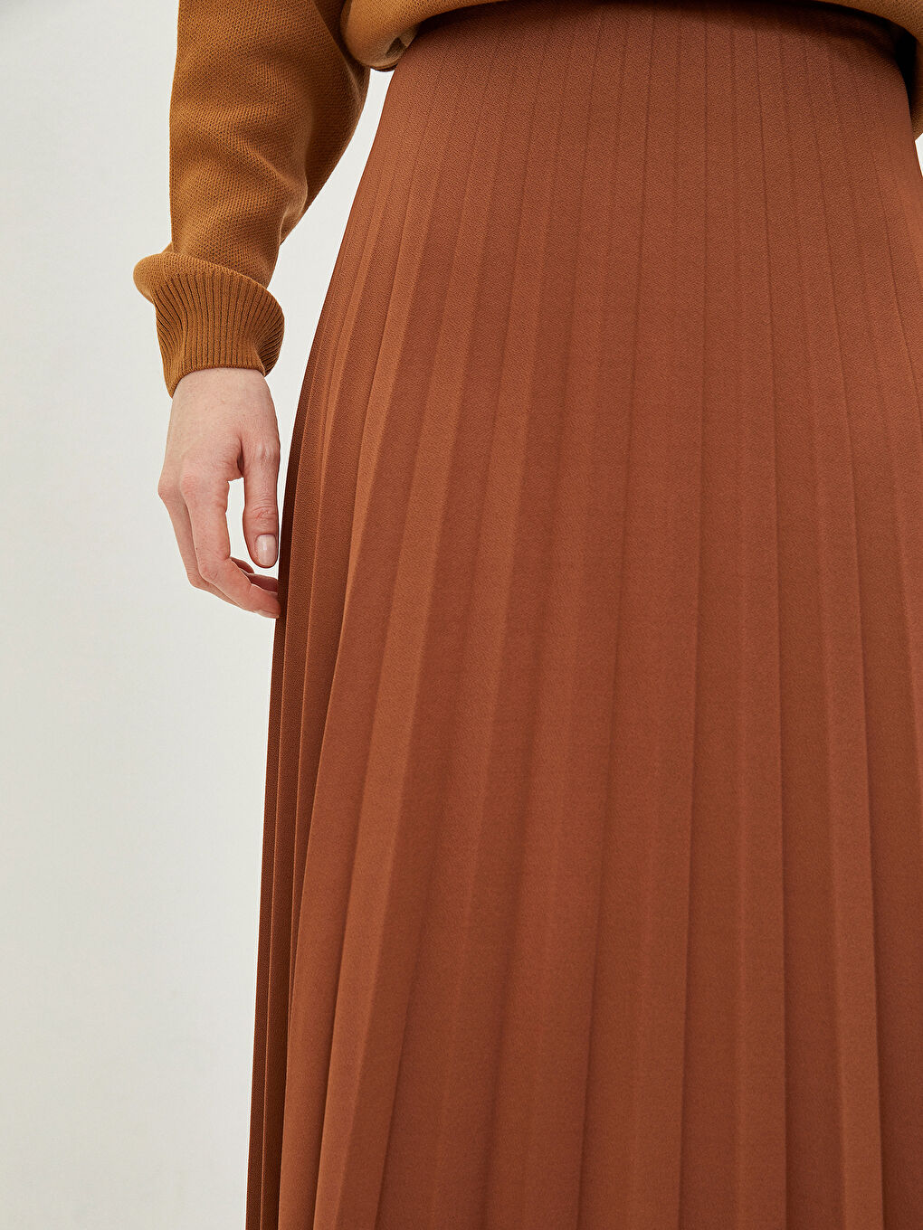 Kahverengi Beli Lastikli Düz Krep Kumaş Kadın Pileli Etek-4