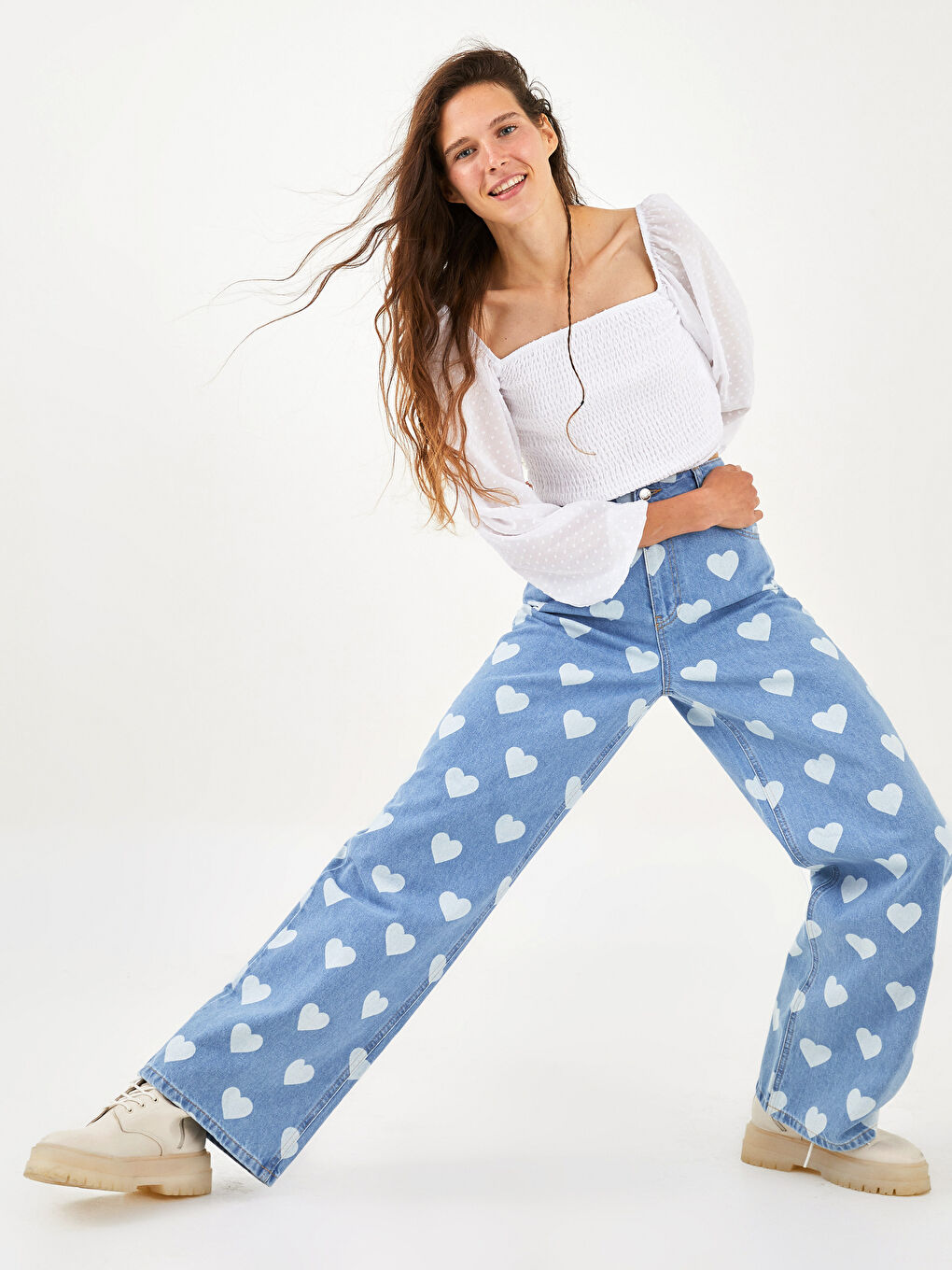 Standard Fit Heart Patterned Pockets Women's Jeans-1