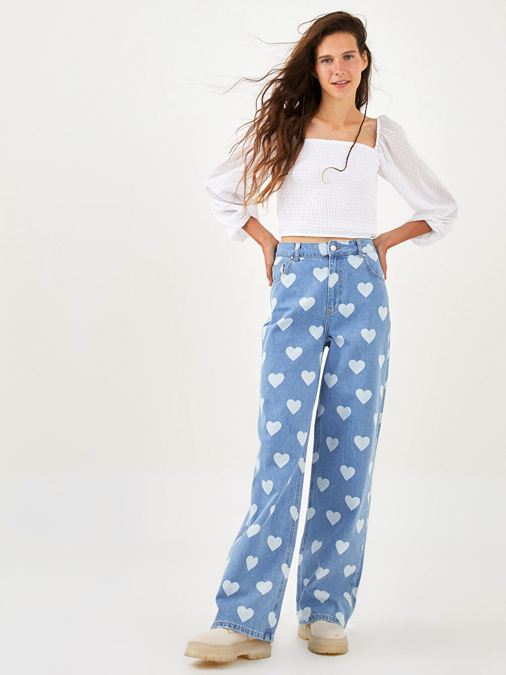 Standard Fit Heart Patterned Pockets Women's Jeans-2