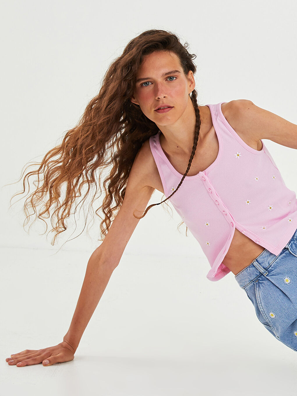 Әйелдерге арналған u мойын гүлді кестеленген мақта блузка-2