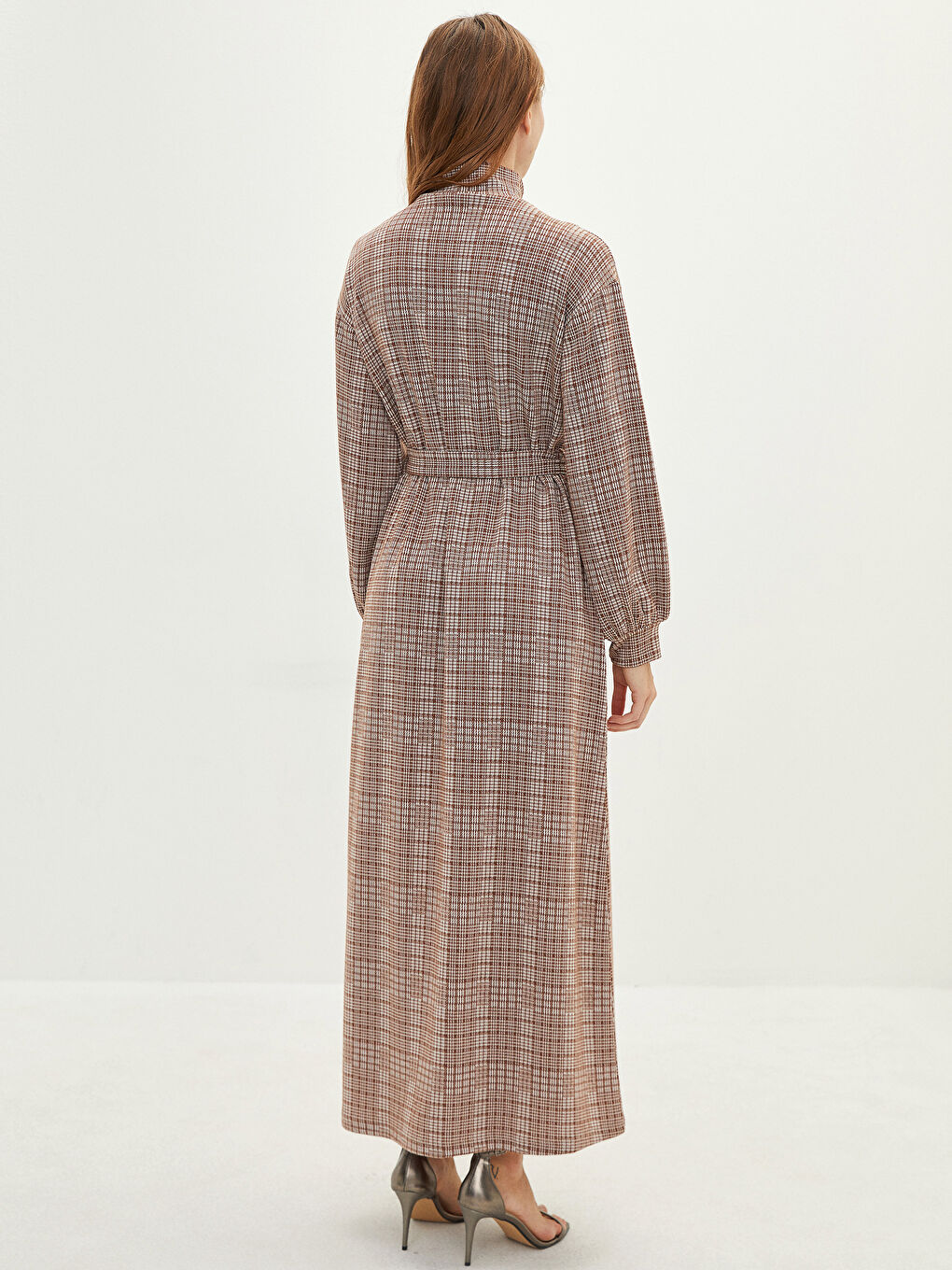 Kahverengi Dik Yaka Ekose Uzun Kollu A Kesim Beli Kuşaklı Kadın Elbise-4