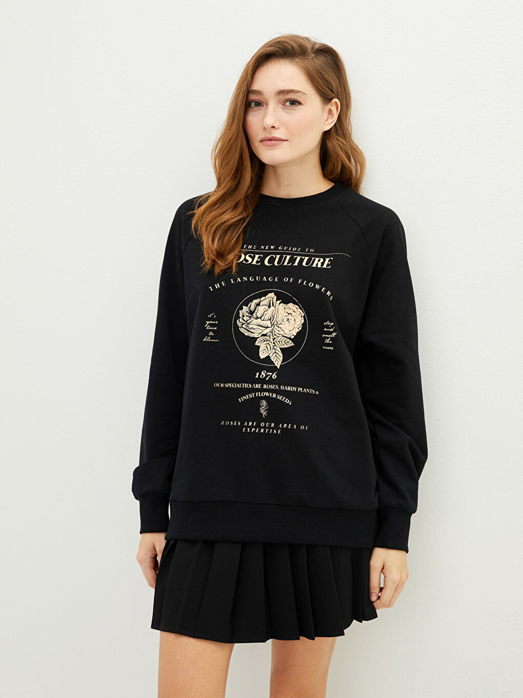 سويت شيرت كم طويل مطبوع بياقة دائرية للسيدات