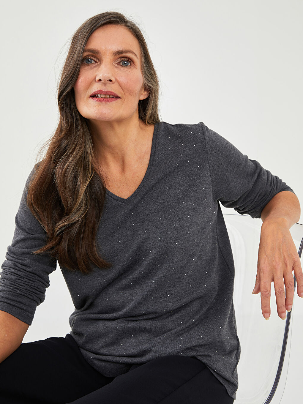 Gri V Yaka Taşlı Uzun Kollu Viskon Kadın Bluz