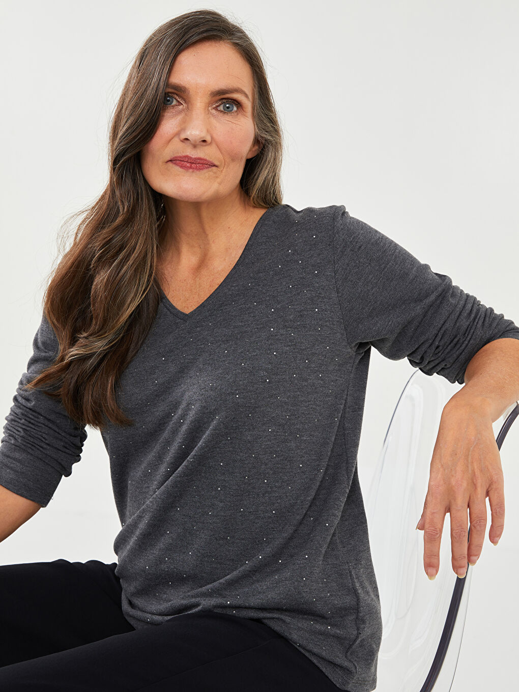 Gri V Yaka Taşlı Uzun Kollu Viskon Kadın Bluz-1