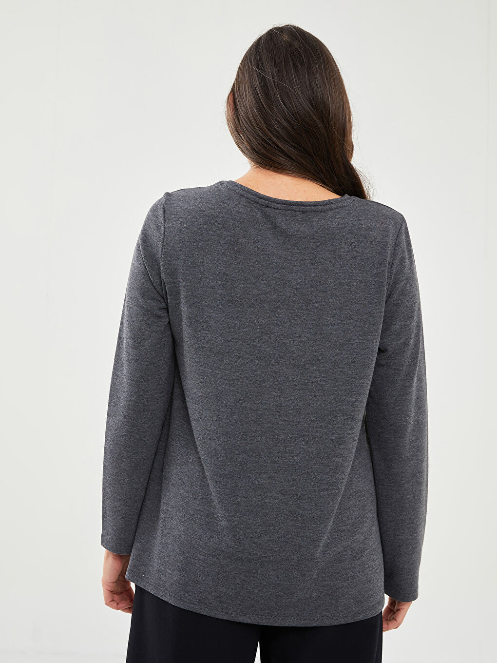Gri V Yaka Taşlı Uzun Kollu Viskon Kadın Bluz-5