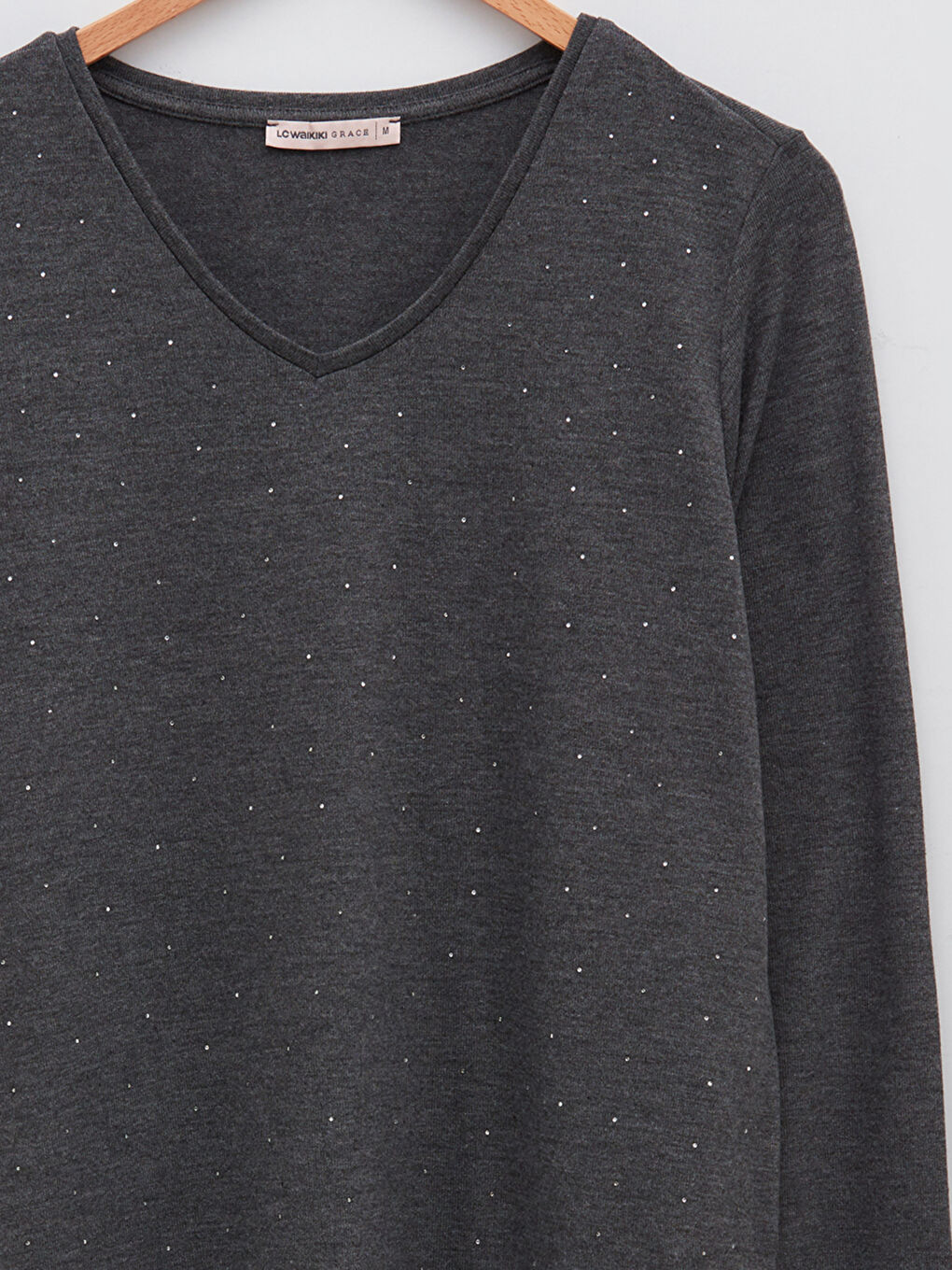 Gri V Yaka Taşlı Uzun Kollu Viskon Kadın Bluz-8