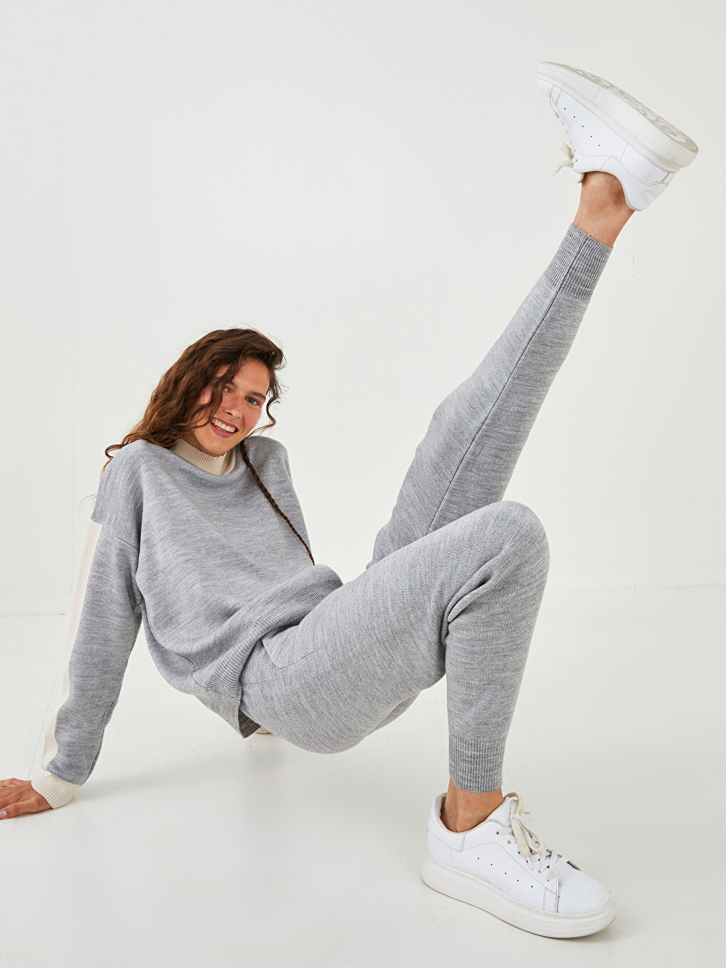 Pantalon de Jogging pour Femmes en Tricot avec Taille Élastique, Coupe Droite et Poches