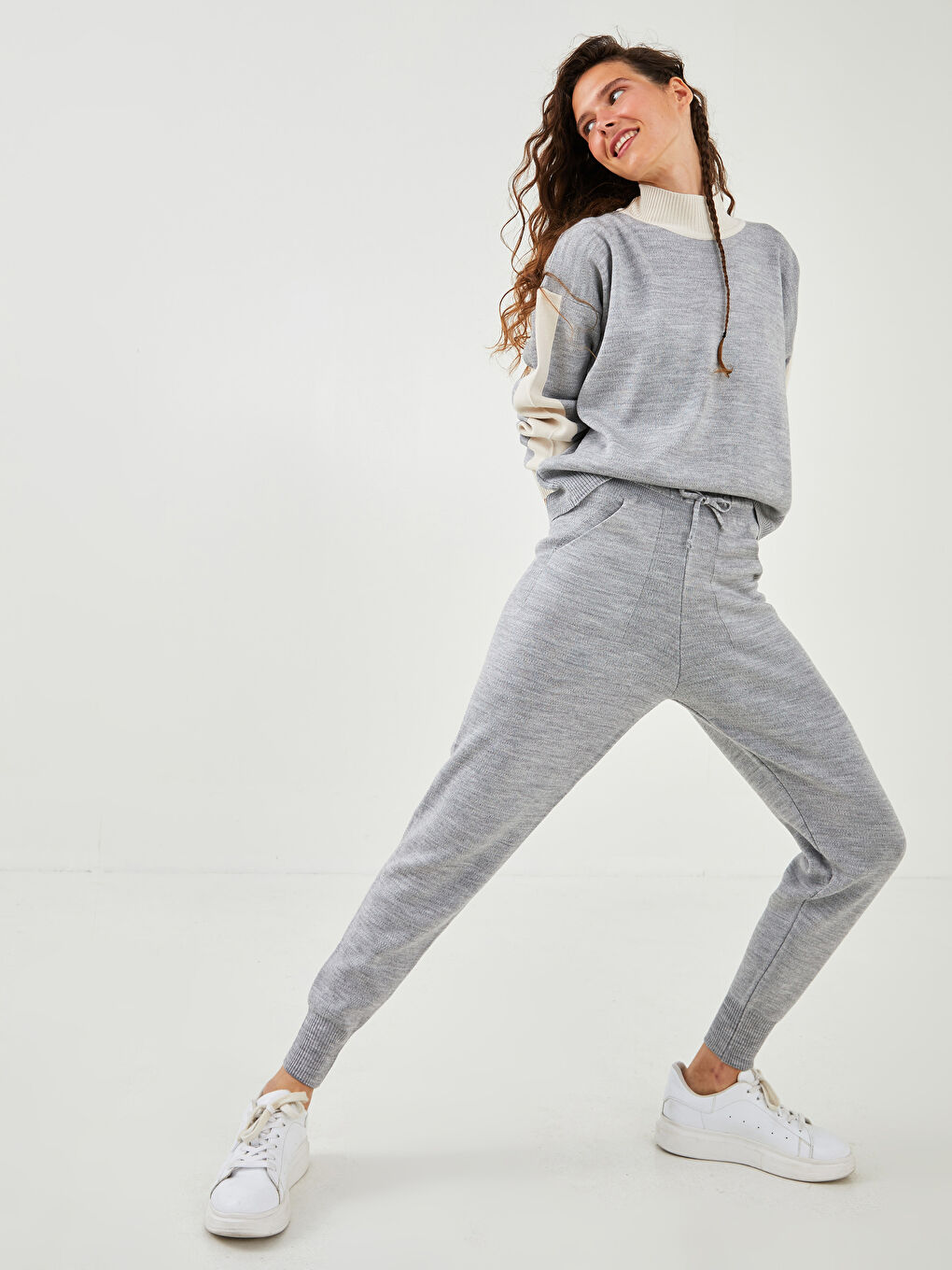 Pantalon de Jogging pour Femmes en Tricot avec Taille Élastique, Coupe Droite et Poches-1