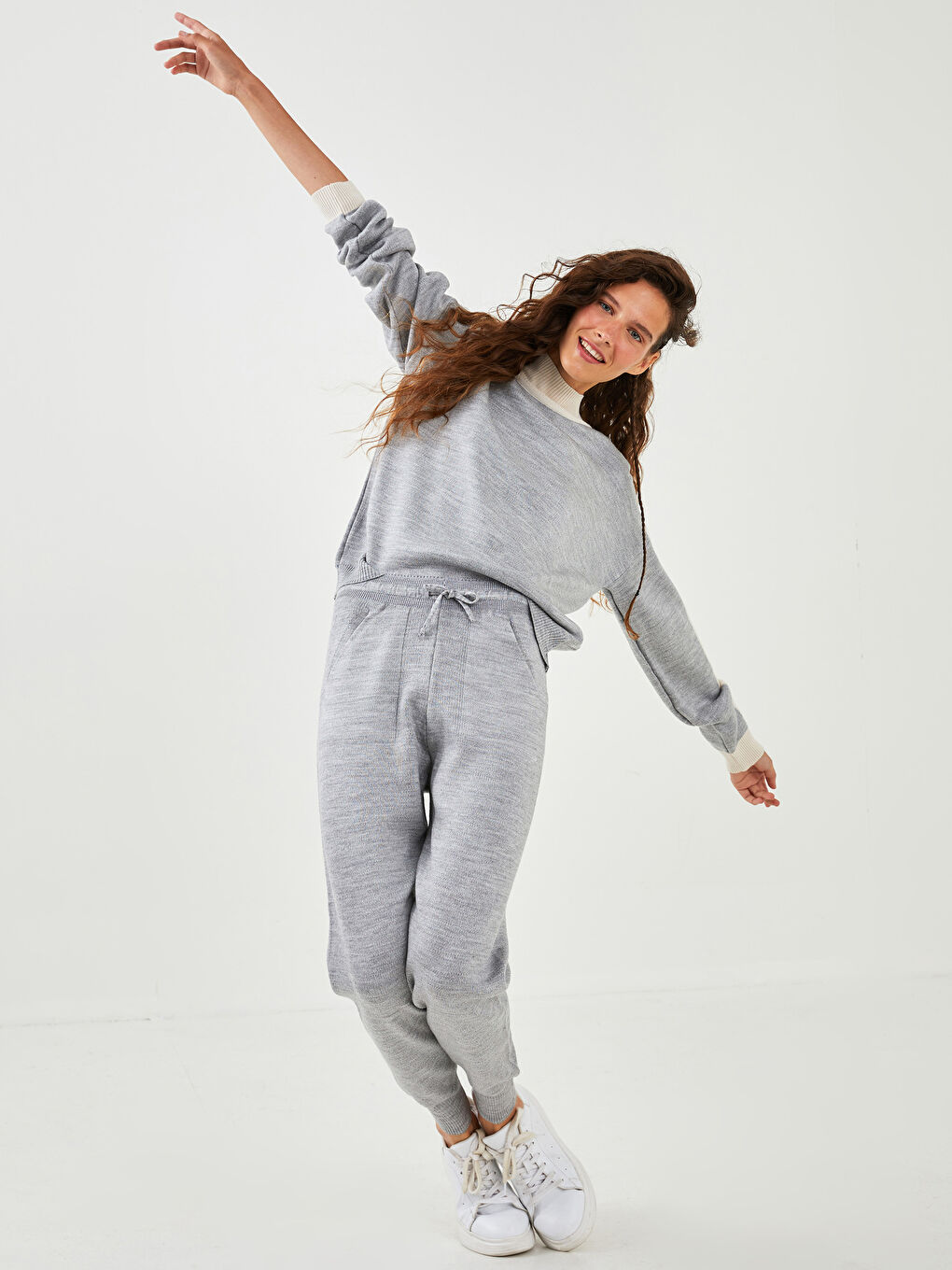 Pantalon de Jogging pour Femmes en Tricot avec Taille Élastique, Coupe Droite et Poches-2