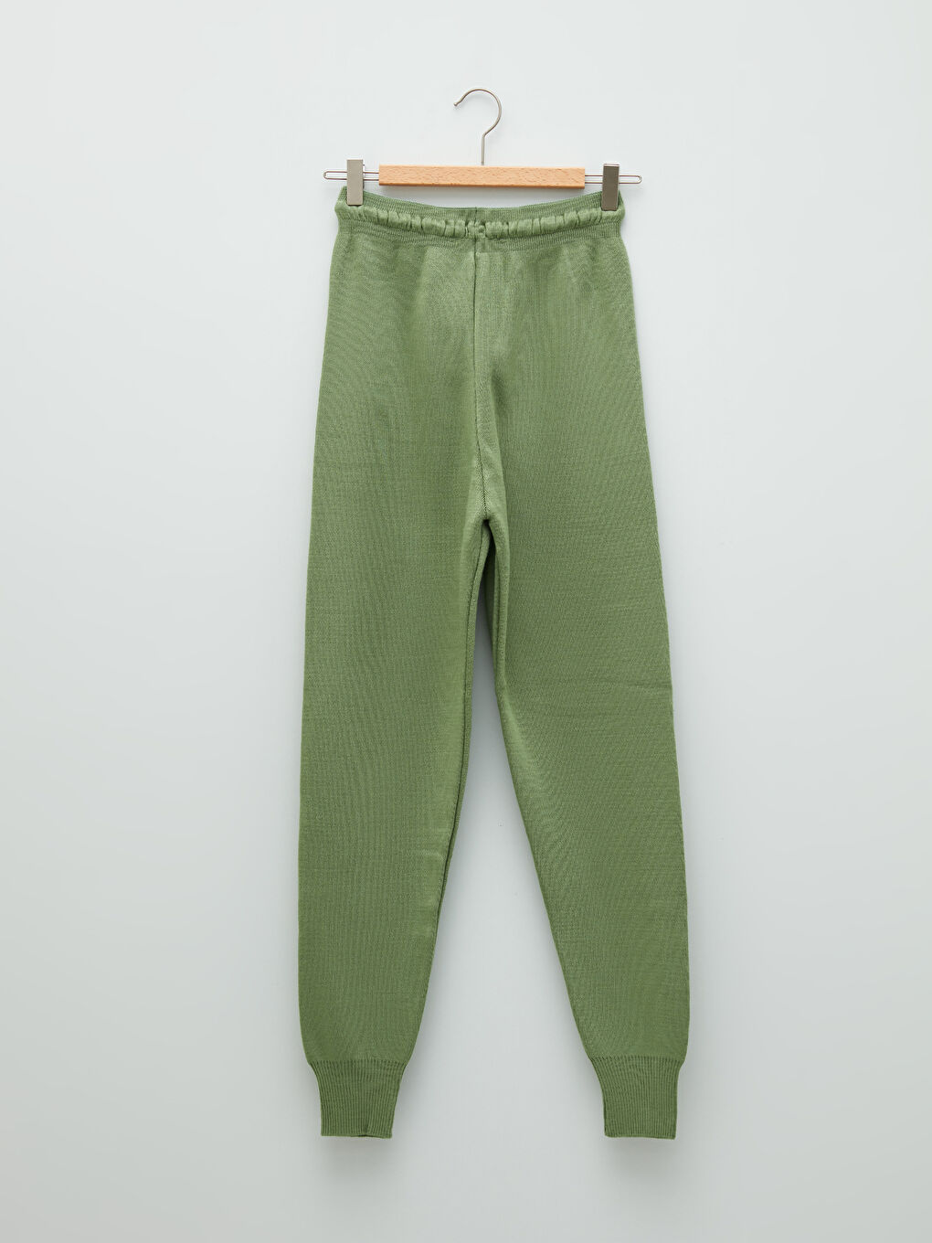 Брюки-джоггеры женские трикотажные с прямыми карманами и эластичной талией-5