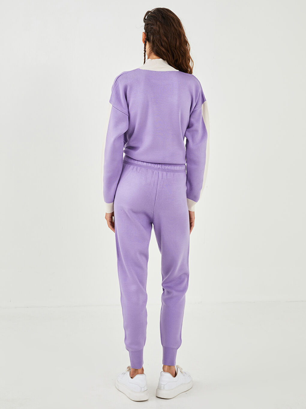 Брюки-джоггеры женские трикотажные с прямыми карманами и эластичной талией-4