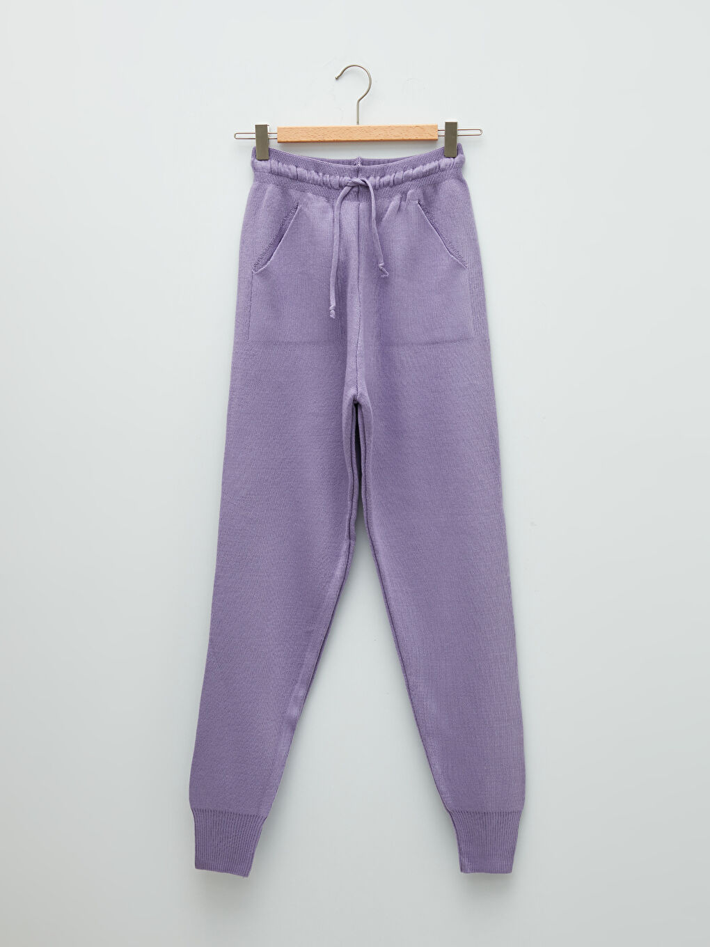 Брюки-джоггеры женские трикотажные с прямыми карманами и эластичной талией-5