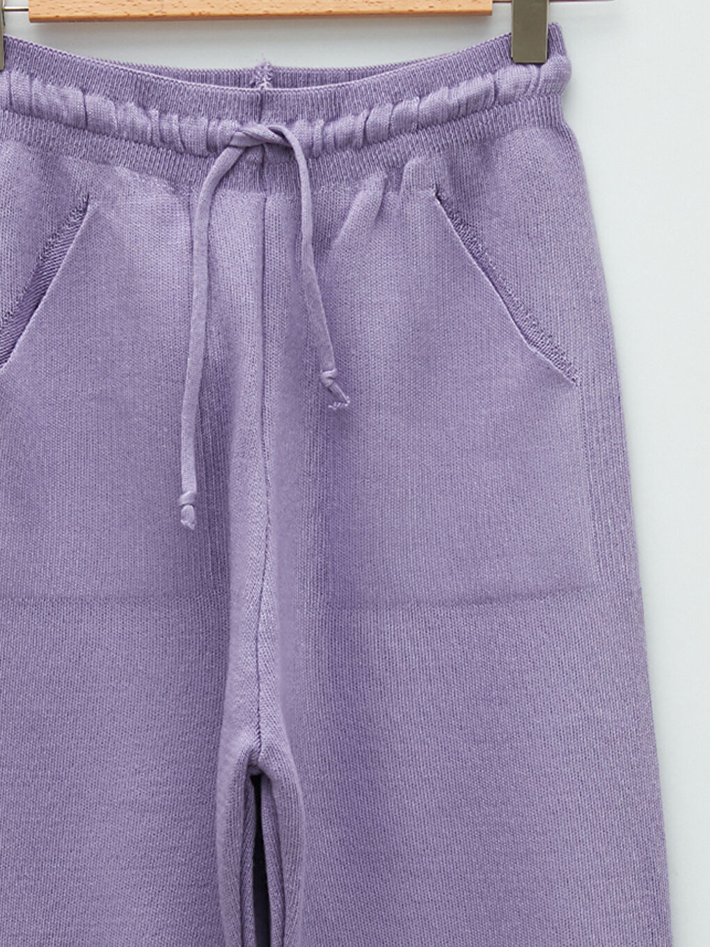 Брюки-джоггеры женские трикотажные с прямыми карманами и эластичной талией-7