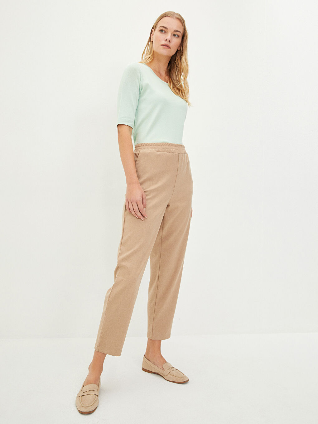 Elastic Waist Standard Fit Carrot Cut Pocket Detailed Women's Trousers-1