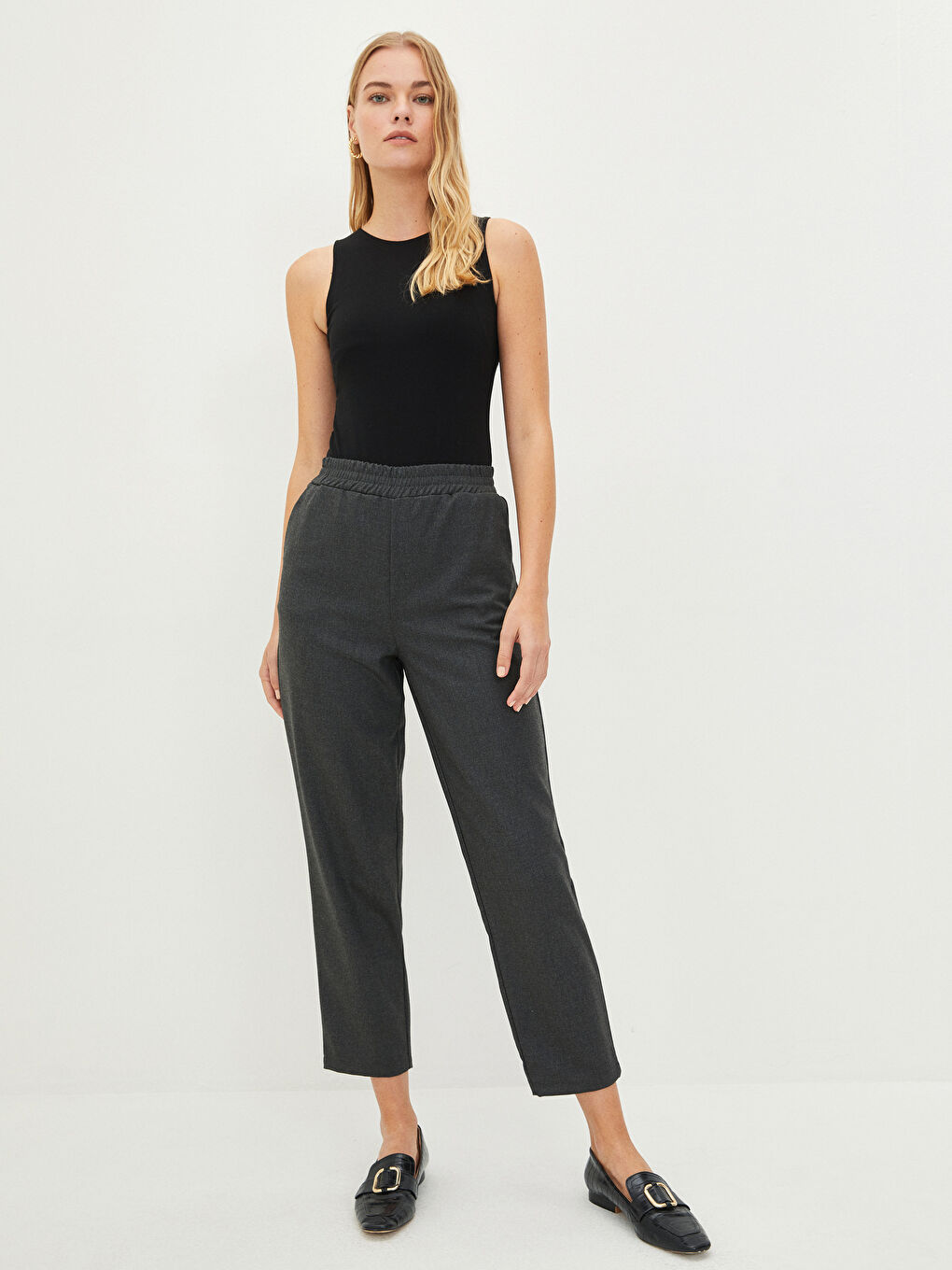Antrasit Beli Lastikli Standart Fit Havuç Kesim Cep Detaylı Kadın Pantolon-1