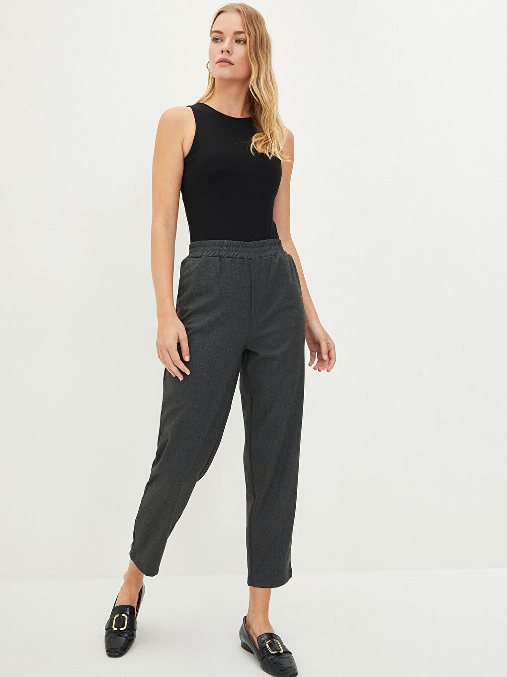 Antrasit Beli Lastikli Standart Fit Havuç Kesim Cep Detaylı Kadın Pantolon-2